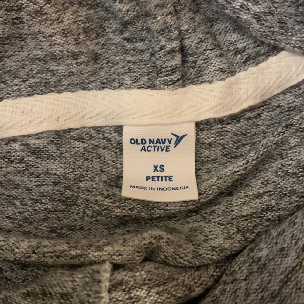 Old Navy 📣host pick📣XS Petite - almost new gray cropped hoodie - Picture 5 of 5